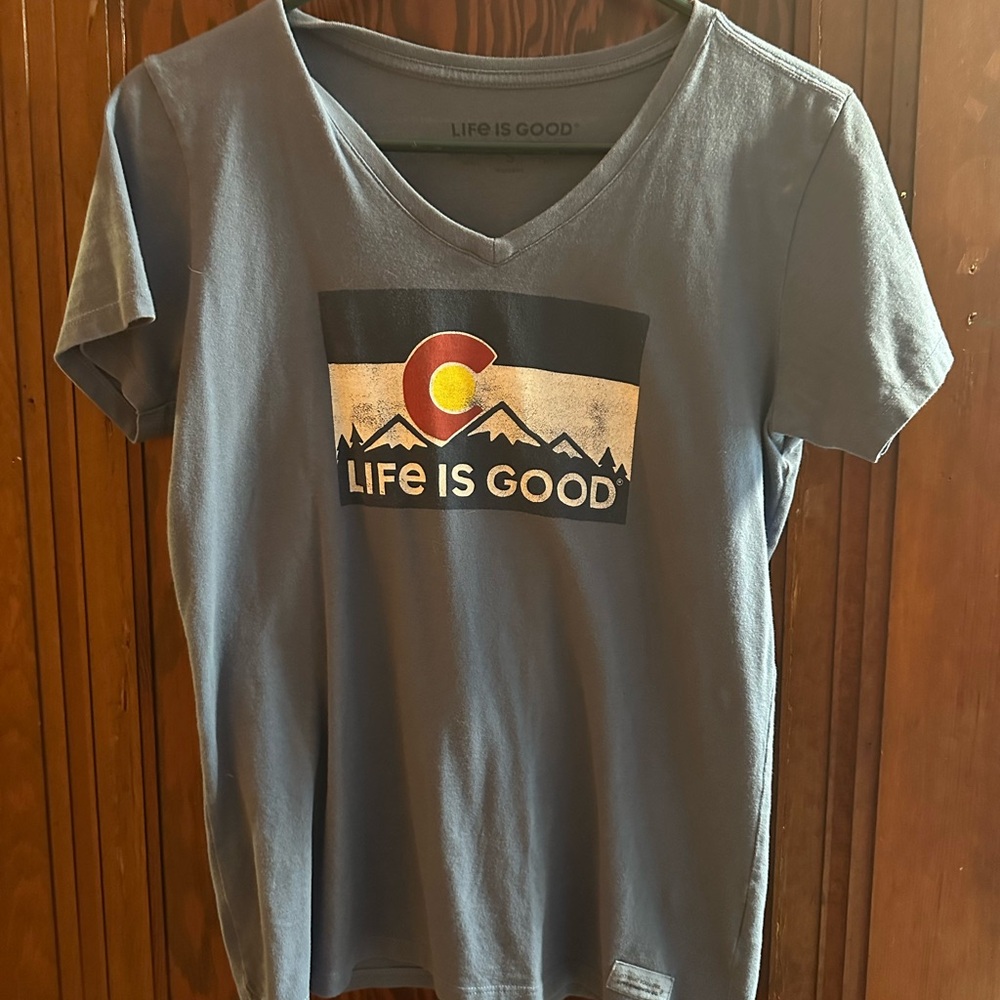 Life Is Good Women's Gray Mountain Tee
